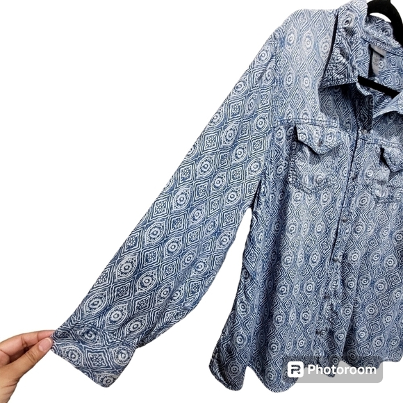 Catherine's 1X 100% Lyocell Geometric Blue White Button Up Shacket Boho Office - Picture 4 of 8